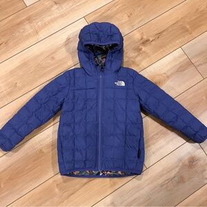 The North Face ThermoBall Kids Hood Reversible Jacket Kids Size 5 Cave Blue